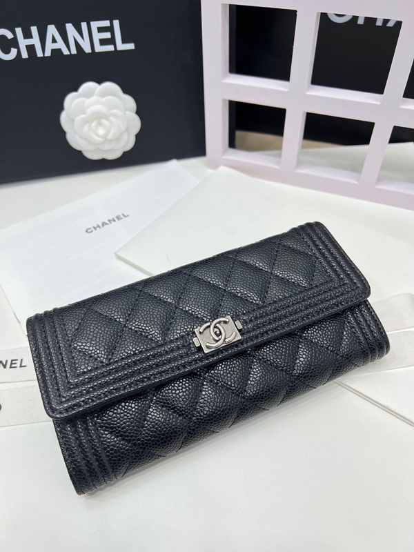 コピーシャネル激安財布正面デザイン